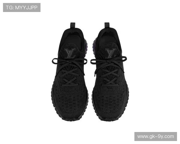 围绕足球鞋底脚划分方法的全面解析与科学选购全方位实用实践指南